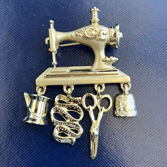 Danecraft Goldtone Metal Sewing Machine, Thread, Tape Measure, Scissors,  Brooch - Picture 2 of 4